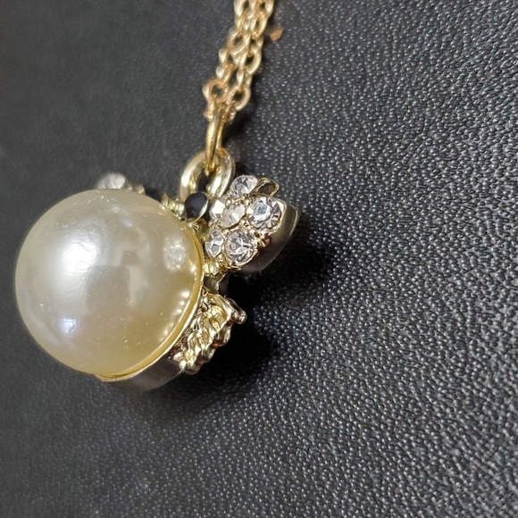 **Final Sale** Gold tone faux pearl crab necklace - Picture 4 of 8
